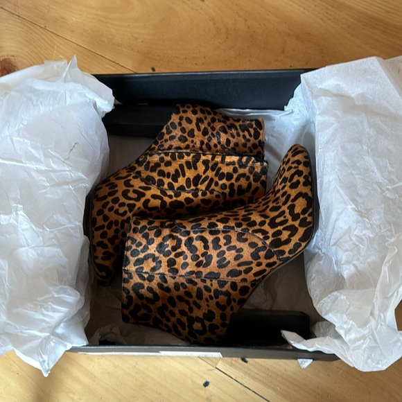 Sexy Cheetah print booties - Picture 6 of 6